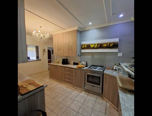 6 BEDROOM HOUSE FOR SALE IN MEYERTON CENTRAL